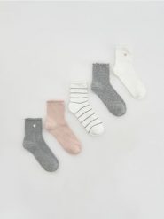 Długie skarpety 5 pack - pastelowy róż. Czerwone skarpety damskie Reserved, bez wzorów. Za 49.99 zł.