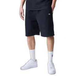 Szorty oversize New Era Essentials. Czarne szorty męskie New Era, m, bez wzorów, z bawełny. Za 156.45 zł.