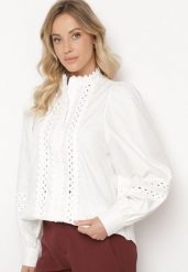 Biała Koszula z Bawełną Ozdobiona Tasiemkami Avandriae. Białe bluzki damskie Born2be, l, bez wzorów, z bawełny, eleganckie, bez kołnierzyka, bez ramiączek. Za 139.99 zł.