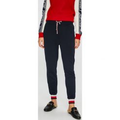 Tommy Hilfiger - Spodnie. Spodnie materiałowe damskie marki Tommy Hilfiger. Za 449.90 zł.