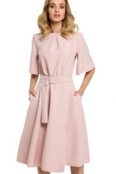 Sukienka elegancka rozkloszowana z paskiem pudrowy róż. Czerwone sukienki damskie Sukienki.shop, do pracy, l, bez wzorów, z elastanu, biznesowe, bez kołnierzyka, bez ramiączek, midi, dopasowane. W wyprzedaży za 174.00 zł.