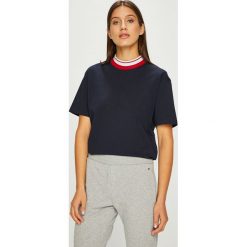 Calvin Klein - Top. Topy damskie marki Calvin Klein. W wyprzedaży za 159.90 zł.