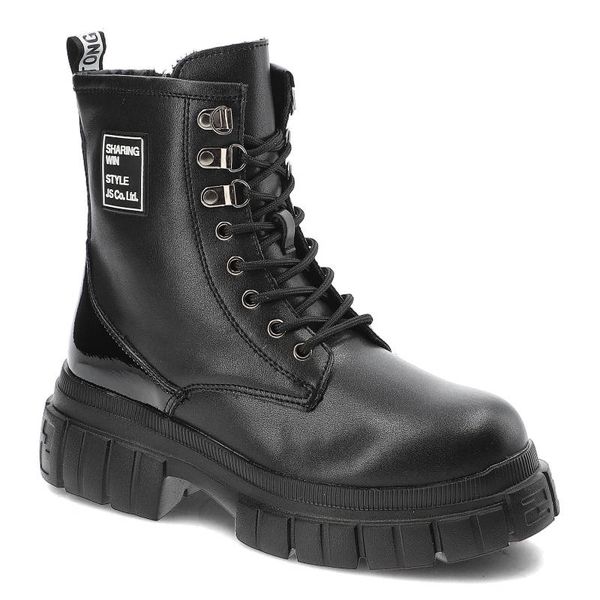 Botki damskie Filippo, ze skóry naturalnej z wiązaniem z przodu zabudowaną cholewką sięgającą ponad kostkę, czarne, DBT4154/22 BK. Czarne botki damskie Filippo, na zimę, ze skóry, rockowe, bez obcasa, na obcasie, bez zapięcia. Za 229.00 zł.