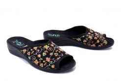 ADANEX 27979 SIK1DN czarny, kapcie damskie. Czarne kapcie damskie Adanex, bez wzorów. Za 74.99 zł.