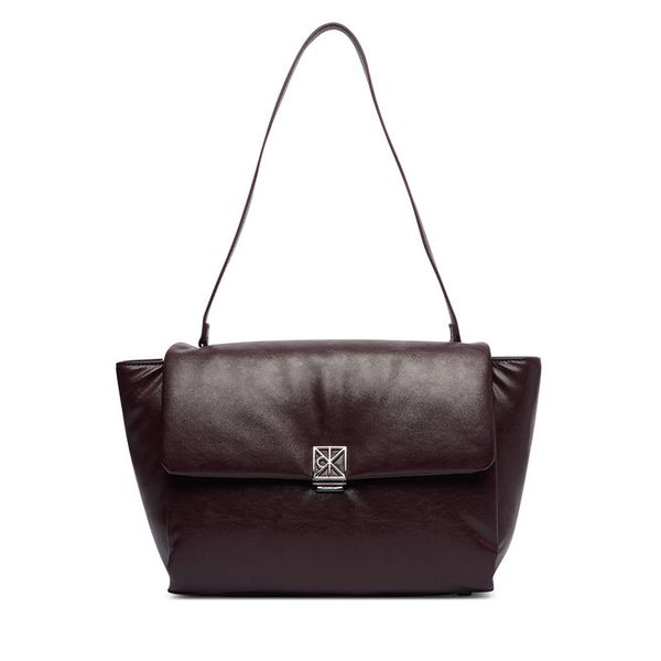Torebka Calvin Klein. Czerwone torebki do ręki damskie Calvin Klein, bez wzorów, klasyczne, bez dodatków. Za 649.99 zł.