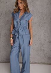 Niebieski Komplet Utility z Wiskozy Spodnie i Bluzka na Suwak ze Ściągaczem Petolira. Niebieskie spodnie materiałowe dla dziewczynek Renee, bez wzorów, z tkaniny. Za 119.99 zł.