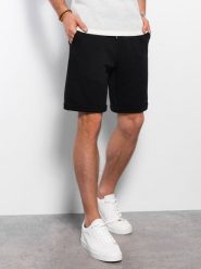 Dzianinowe szorty męskie z podwiniętymi nogawkami - czarne V2. Czarne szorty męskie Ombre Clothing, m, bez wzorów, z dzianiny, klasyczne. W wyprzedaży za 49.99 zł.