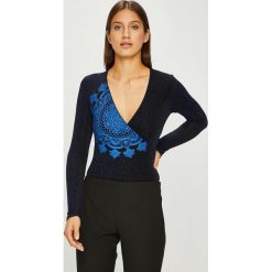Desigual - Bluzka. Szare bluzki damskie Desigual, z nadrukiem, z dzianiny, casualowe. W wyprzedaży za 199.90 zł.