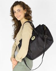 Shopperka skórzana vintage MARCO MAZZINI czarna v210d. Czarne torby na laptopa damskie bez wzorów, ze skóry. Za 407.55 zł.