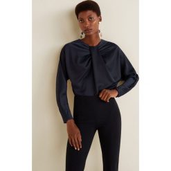 Mango - Bluzka Sophya. Szare bluzki damskie Mango, z poliesteru, eleganckie, z okrągłym kołnierzem. Za 139.90 zł.
