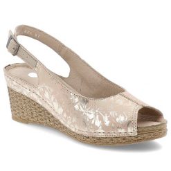 Beżowe Sandały Armodo Eleganckie Obuwie Damskie. Brązowe klapki damskie Armodo, bez wzorów, bez obcasa, na koturnie, bez zapięcia. Za 269.00 zł.