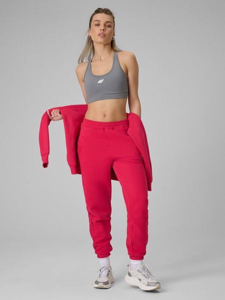 4F Spodnie dresowe joggery damskie - czerwone XS. Czerwone spodnie dresowe damskie 4f, xs, bez wzorów, z bawełny. Za 149.99 zł.