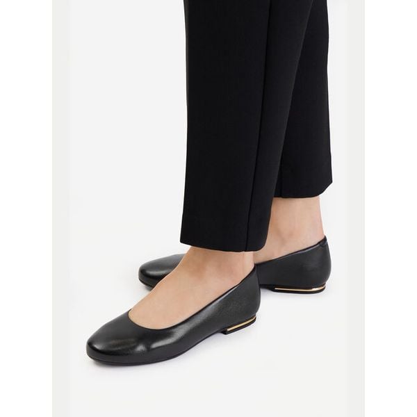Baleriny Lasocki. Czarne baleriny damskie Lasocki, bez wzorów, bez obcasa. Za 149.99 zł.