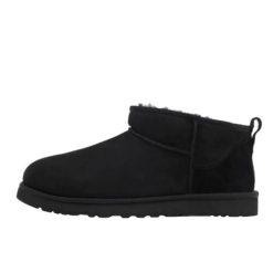 Buty do chodzenia dla dorosłych UGG Classic Ultra Mini Boot Black. Czarne obuwie sportowe damskie UGG, bez wzorów, trekkingowe. Za 769.00 zł.