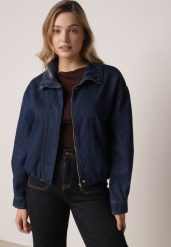 Ciemnoniebieska Jeansowa Kurtka Przejściowa z Bawełny o Kroju Bombki z Kołnierzykiem Jotima. Niebieskie kurtki damskie Born2be, m, bez wzorów, z bawełny, bez kaptura. Za 189.99 zł.