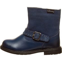 Skórzane botki w kolorze niebieskim. Niebieskie botki dziewczęce Billowy, bez zapięcia. W wyprzedaży za 165.95 zł.