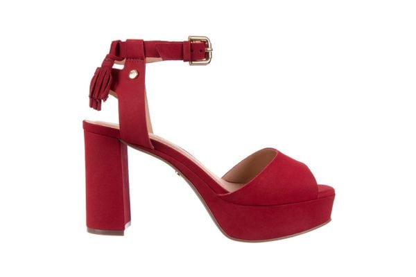 Sandały Bayla-067 129006 Nobuck Red Velvet, Czerwony, Skóra naturalna - 39. Czerwone sandały damskie Bayla, bez wzorów, z nubiku, bez obcasa, na obcasie, bez zapięcia. W wyprzedaży za 89.10 zł.