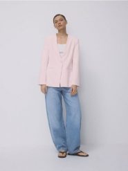 Jednorzędowa marynarka - pastelowy róż. Czerwone żakiety damskie Reserved, l, bez wzorów, z tkaniny. Za 199.99 zł.