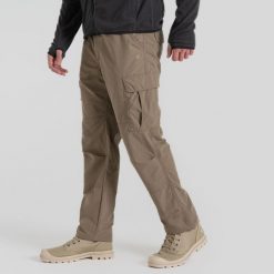 Spodnie turystyczne męskie Craghoppers NosiLife Cargo Trouser III. Brązowe spodnie sportowe męskie Craghoppers, na lato, m, bez wzorów, trekkingowe. Za 468.00 zł.