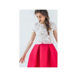 BIAŁY KORONKOWY TOP. Białe topy damskie Klaudyna cerklewicz fashion, z haftami, z koronki, na ramiączkach. Za 199.00 zł.