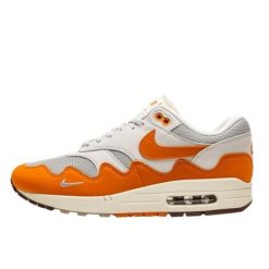 Buty do chodzenia dla dorosłych Air Max 1 Patta Monarch. Brązowe obuwie sportowe damskie Nike, bez wzorów, z materiału, do biegania, nike air max. Za 1,882.85 zł.