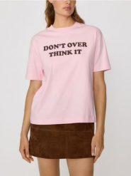 T-shirt z nadrukiem - pastelowy róż. Czerwone t-shirty damskie Reserved, l, bez wzorów, z bawełny, bez kołnierzyka. Za 35.99 zł.