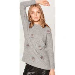Sweter z puszkami - Szary. Swetry damskie marki Mohito. Za 139.99 zł.