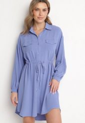 Niebieska Koszulowa Sukienka z Bawełną i Wiązaniem w Pasie Ulalienna. Niebieskie sukienki damskie Born2be, na co dzień, l, z aplikacjami, z bawełny, eleganckie, bez kołnierzyka, bez ramiączek, midi, koszulowe. Za 69.99 zł.