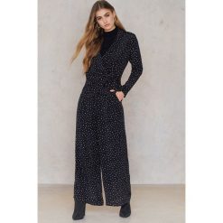 Saint Tropez Spodnie w nieregularne groszki - Black,Multicolor. Czarne spodnie materiałowe damskie Saint Tropez, w grochy, z tkaniny. W wyprzedaży za 97.18 zł.