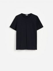 Gładki t-shirt regular fit - czarny. Czarne t-shirty męskie Reserved, l, bez wzorów, z bawełny, bez kołnierzyka. Za 39.99 zł.