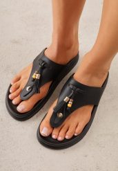 Czarne Klapki Typu Japonki Ozdobione Frędzlami Elinryss. Czarne klapki damskie Born2be, bez wzorów, boho, bez obcasa, na płaskiej podeszwie. Za 79.99 zł.