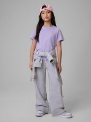 4F T-shirt regular gładki dziewczęcy - fioletowy 122 (6-7 lat). Fioletowe t-shirty i topy dla dziewczynek 4f, bez wzorów, z bawełny, bez ramiączek. Za 29.99 zł.