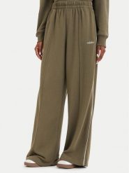 Adidas Spodnie dresowe Seasonal Essentials Colorpop KV6864 Zielony ciemny Wide Fit. Zielone spodnie dresowe damskie Adidas, l, bez wzorów, z bawełny. Za 239.99 zł.