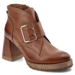 Brązowe Botki Armodo Modne Obuwie Damskie. Brązowe kozaki damskie Armodo, z materiału, bez obcasa, na obcasie. Za 499.00 zł.