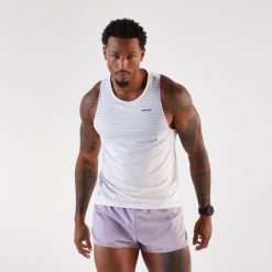 Koszulka do biegania bez rękawów męska Kiprun 900 Light. Białe koszulki sportowe męskie KIPRUN, na wiosnę, m, bez wzorów, z elastanu, bez kołnierzyka, bez ramiączek, do biegania. Za 99.98 zł.