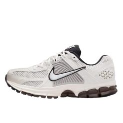 Buty do chodzenia dla dorosłych Nike Zoom Vomero 5 Phantom. Czarne obuwie sportowe damskie Nike, bez wzorów, trekkingowe, nike zoom. Za 654.90 zł.