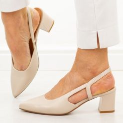 Cieliste czółenka damskie bez pięty Sergio Leone Sk472. Czółenka damskie Sergio Leone, bez wzorów, ze skóry, biznesowe, bez obcasa, na obcasie, bez zapięcia. Za 199.00 zł.