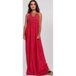 Czerwona Sukienka Dancemaker. Czerwone sukienki damskie Renee, l, w ażurowe wzory, z gumy, boho, bez kołnierzyka, bez ramiączek, maxi, rozkloszowane. Za 69.99 zł.