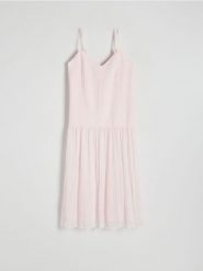 Sukienka z plisowanym dołem - pastelowy róż. Czerwone sukienki damskie Reserved, l, bez wzorów, z tkaniny, bez kołnierzyka, bez ramiączek, plisowane. W wyprzedaży za 55.99 zł.