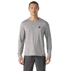 Koszulka trekkingowa męska L/S Cap Cool Daily Graphic. Szare bluzki z długim rękawem męskie Patagonia, l, bez wzorów, z dzianiny, bez kołnierzyka. Za 299.99 zł.