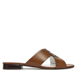 Klapki Tory Burch. Brązowe klapki damskie Tory Burch, bez wzorów, bez obcasa. Za 949.99 zł.
