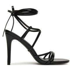 Sandały DeeZee. Czarne sandały damskie DeeZee, bez wzorów, bez obcasa, na szpilce, bez zapięcia. Za 139.99 zł.