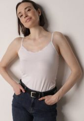 Biały Bieliźniany Top z Bawełny Ozdobiony Koronkową Lamówką Bervina. Białe bluzki damskie Born2be, m, bez wzorów, z bawełny, klasyczne, bez kołnierzyka, bez ramiączek. Za 29.99 zł.