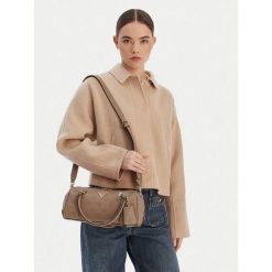 Torebka Guess. Brązowe torebki do ręki damskie Guess, z aplikacjami, klasyczne, bez dodatków. Za 402.99 zł.