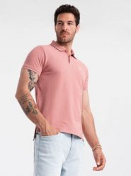 Męska jednokolorowa koszulka polo BASIC z dzianiny pique - ciemnoróżowa V7. Czerwone koszulki polo męskie Ombre Clothing, m, z aplikacjami, z bawełny, bez kołnierzyka, bez ramiączek. W wyprzedaży za 79.99 zł.