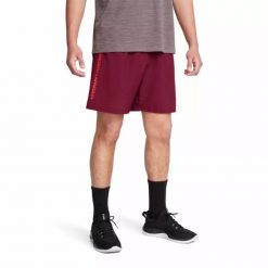 Krótkie tkaninowe spodenki Under Armour Tech™. Białe krótkie spodenki sportowe męskie Under Armour, xs, bez wzorów, z materiału, na fitness i siłownię. Za 174.85 zł.