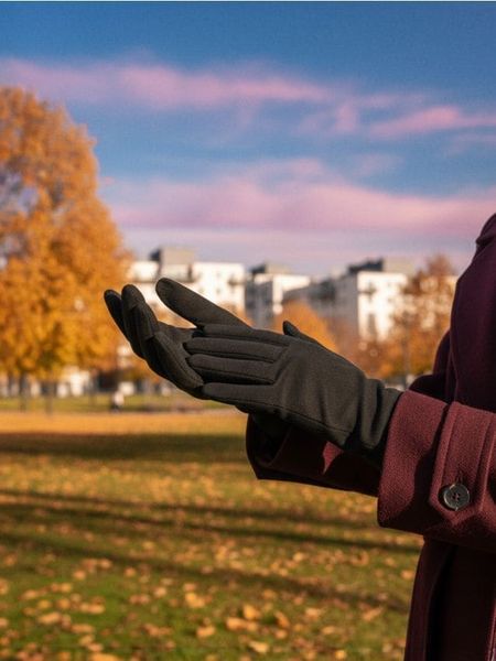 Rękawiczki pięciopalczaste - czarny. Czarne rękawiczki damskie Sinsay, bez wzorów. Za 15.99 zł.