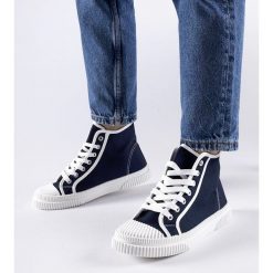 Granatowe wysokie trampki Pozzuolo niebieskie. Niebieskie trampki i tenisówki damskie bez wzorów, eleganckie, przed kolano, bez zapięcia. Za 74.48 zł.