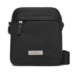 Saszetka Calvin Klein. Czarne saszetki męskie Calvin Klein, młodzieżowe, małe. Za 299.99 zł.
