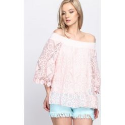 Jasnoróżowa Bluzka Asking Price. Czerwone bluzki damskie Born2be. Za 49.99 zł.